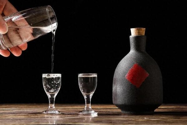 点金股 白酒是真衰落，还是潜伏？